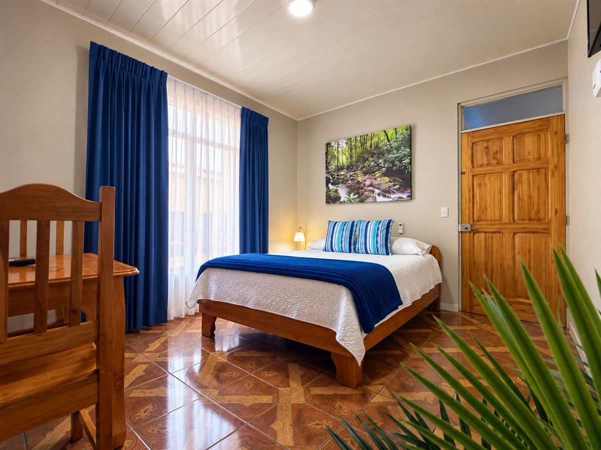 Habitación doble con cama matrimonial